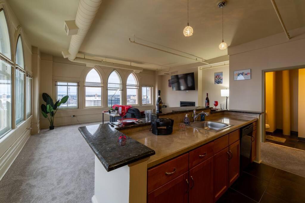 דירות רוצ'סטר King Bed W/ Panoramic Views Of Dt! מראה חיצוני תמונה